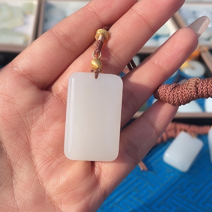 蓝****和田玉未镶嵌颈饰干妈