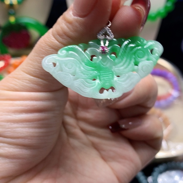 翡翠颈饰未镶嵌吊坠