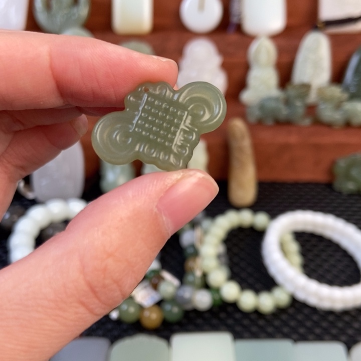 和田玉未镶嵌颈饰