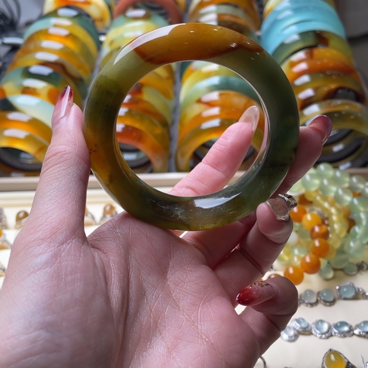 蛇纹石玉手镯未镶嵌53.6