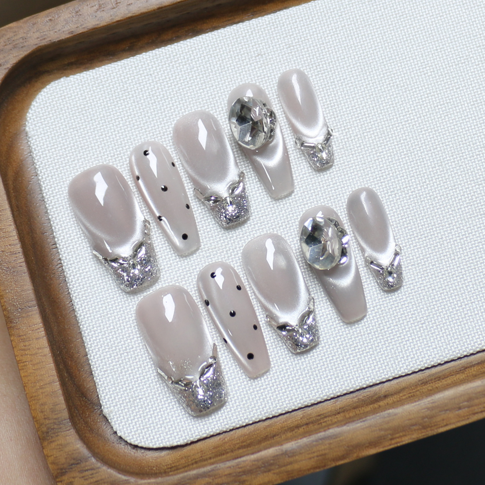 【巴黎印象】纯手工穿戴甲秋冬新款锆石钻法式气质猫眼高级美甲贴