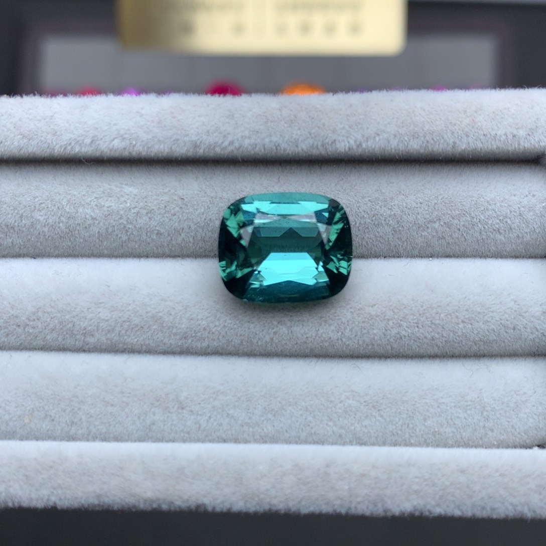 碧玺裸石未镶嵌5.5克拉