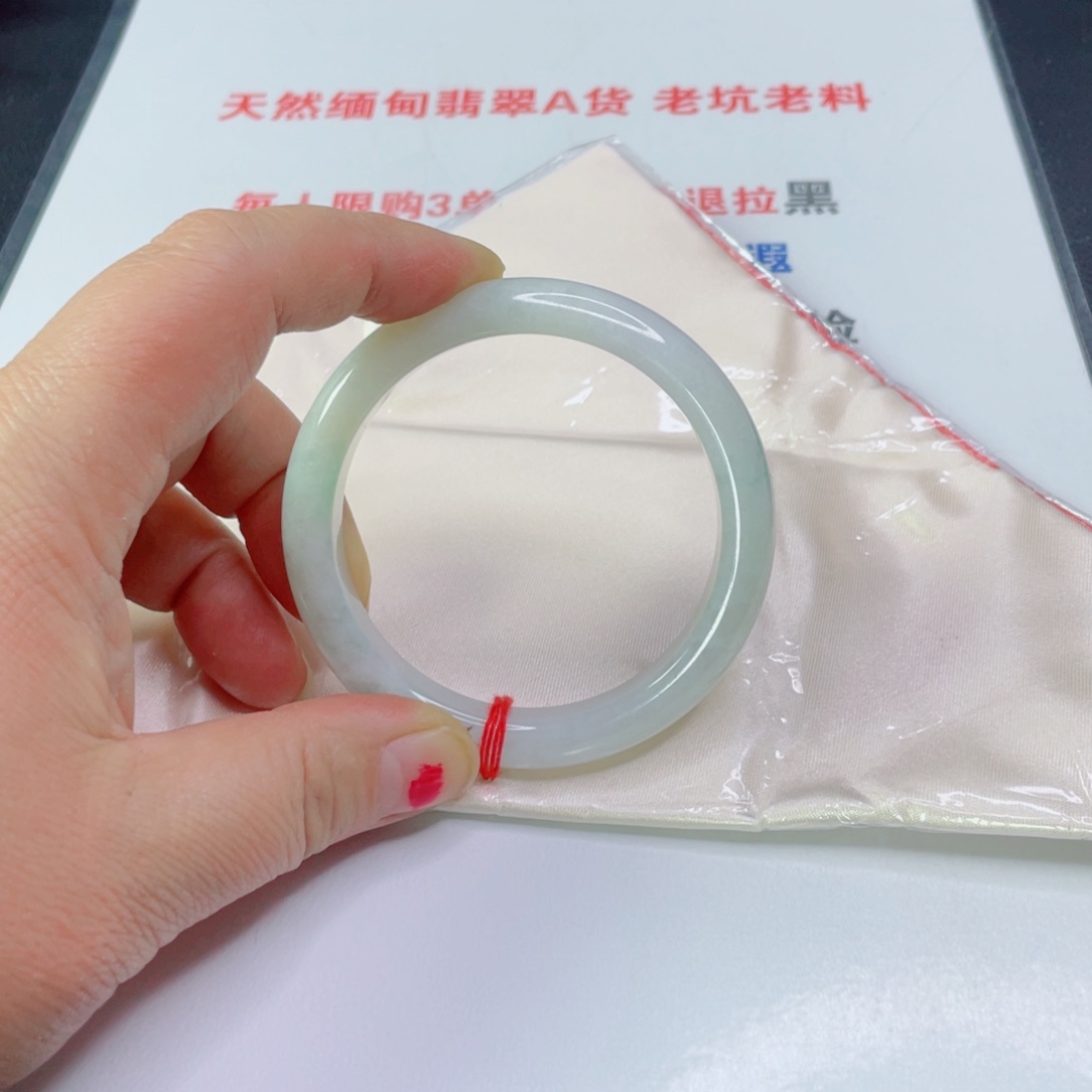翡翠手镯未镶嵌L***?天然翡翠手镯老坑