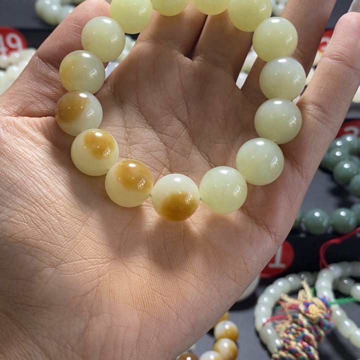 和田玉未镶嵌手串