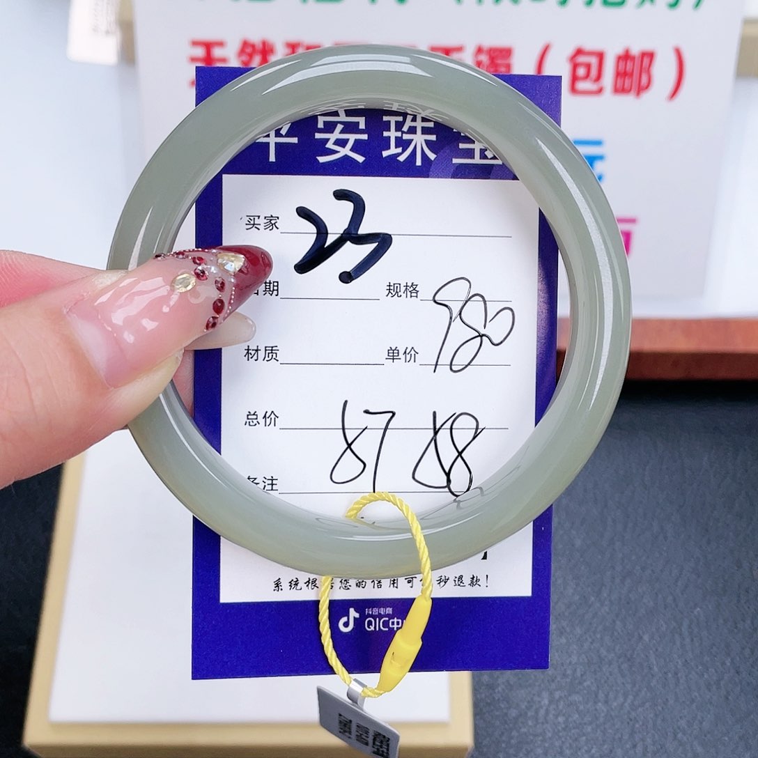 和田玉手镯未镶嵌