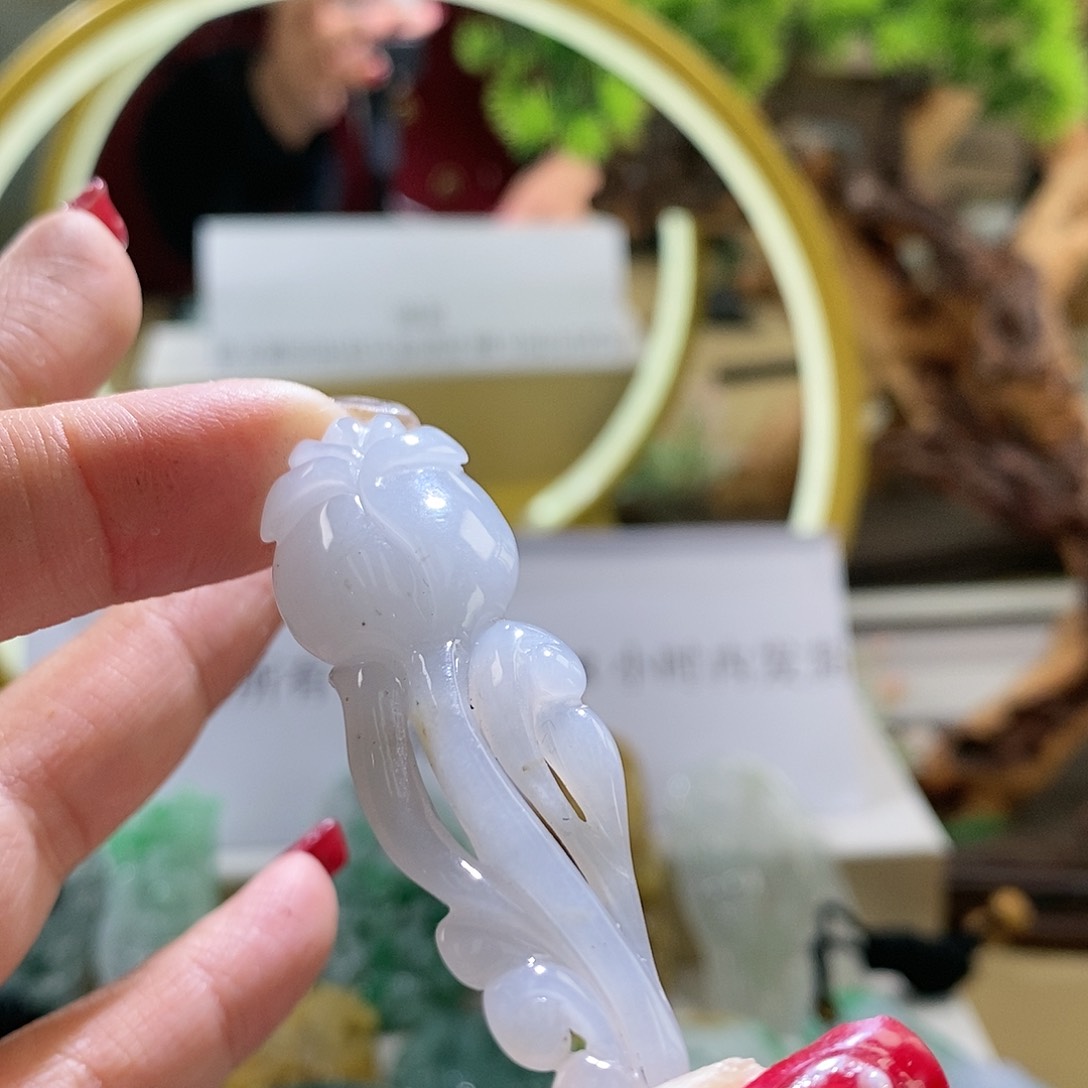 【闪购商品】翡翠颈饰未镶嵌花