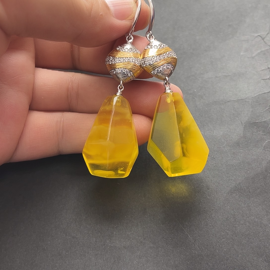 琥珀未镶嵌裸石耳坠