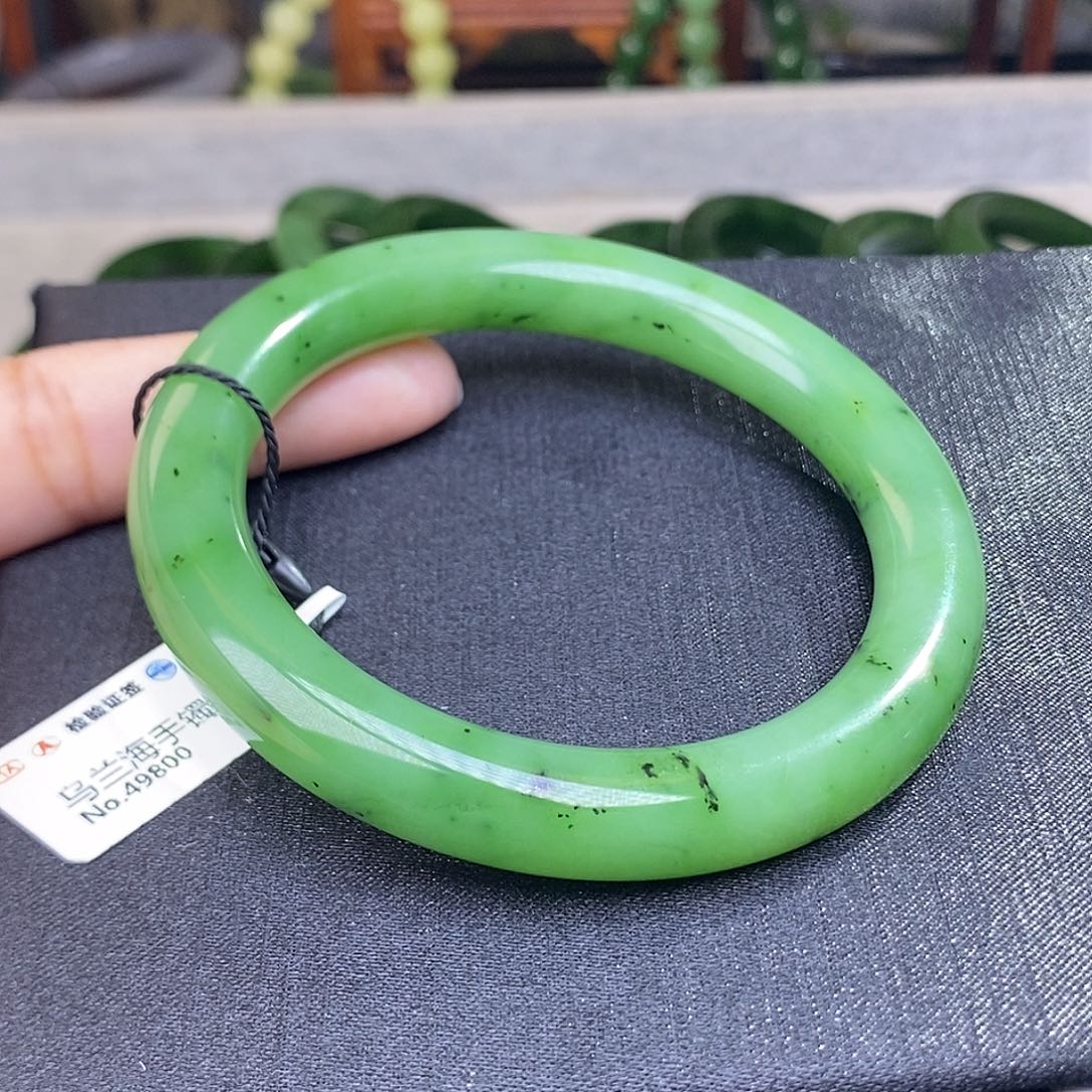 和田玉碧玉老料冰底苹果绿手镯61.8圈未镶嵌
