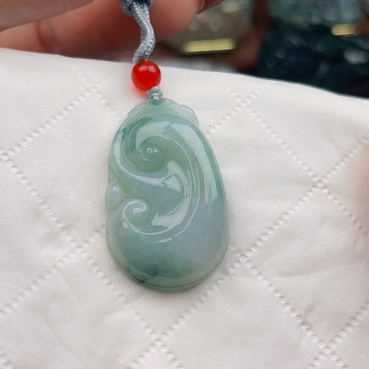 翡翠未镶嵌颈饰挂件