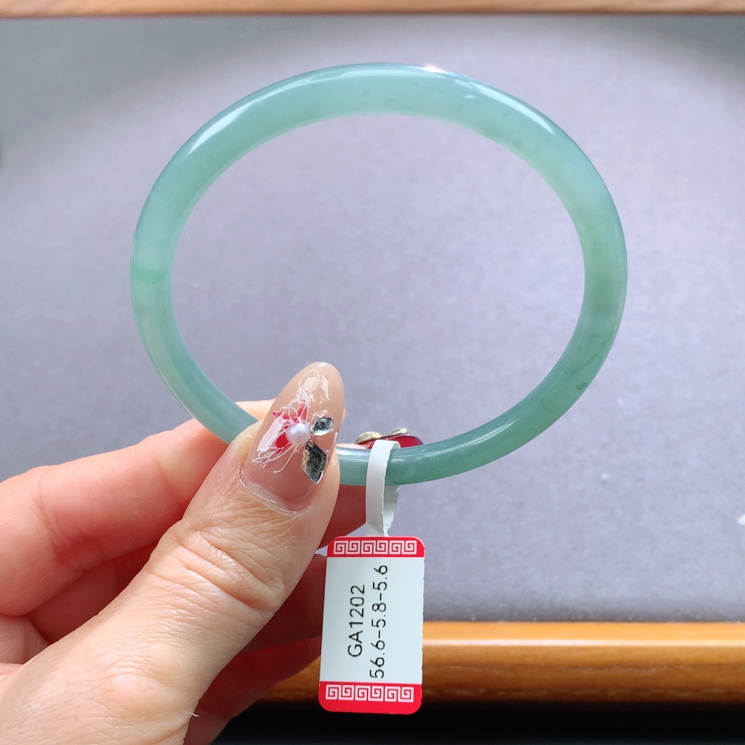 翡翠手镯未镶嵌天然翡翠手镯