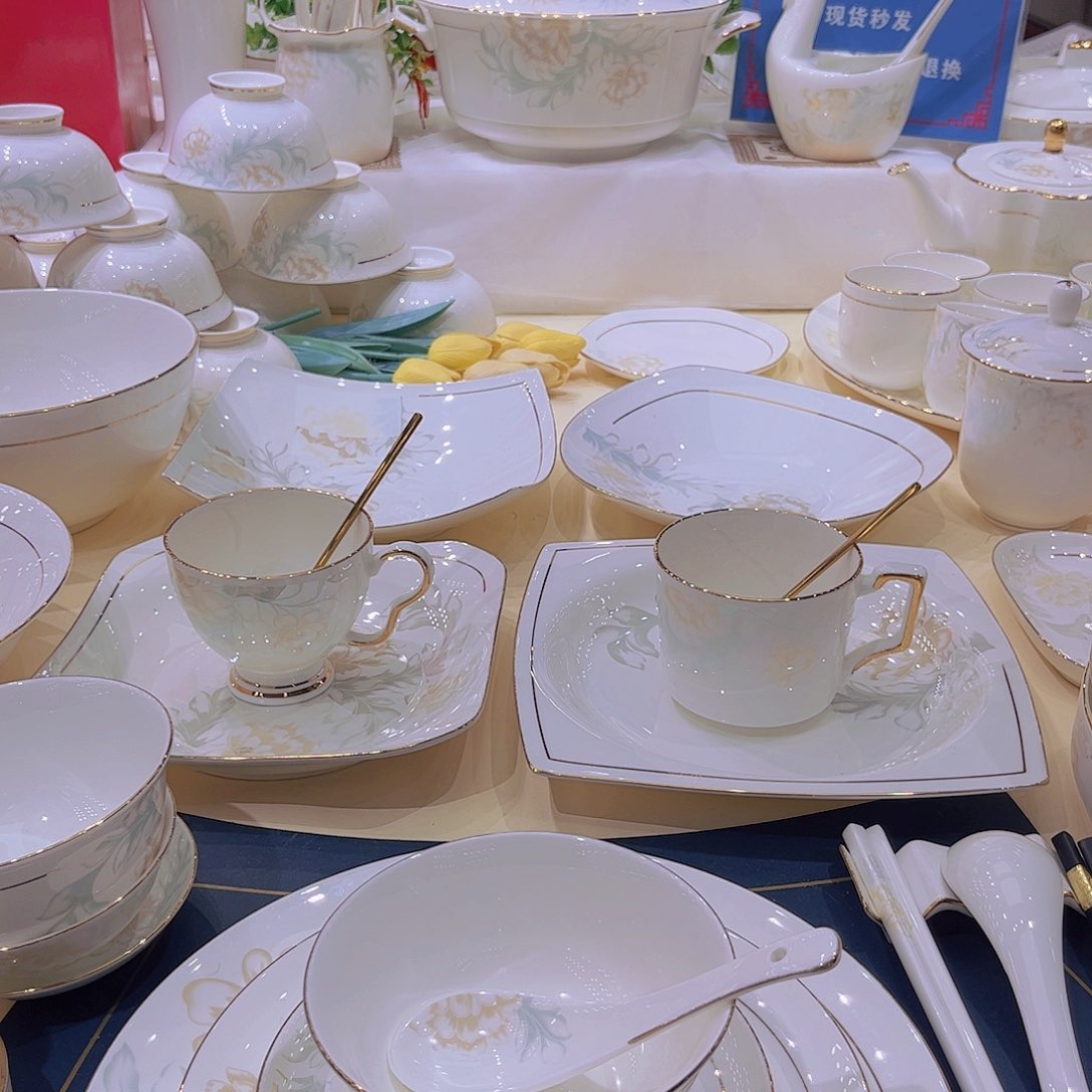 45%以上骨粉骨瓷描金清雅米饭碗单拍