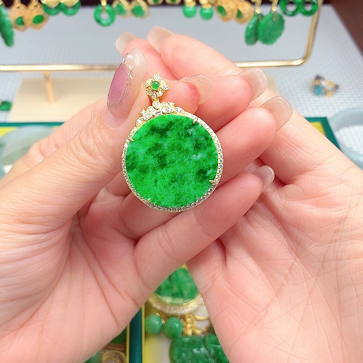 翡翠颈饰银S925镶嵌翡翠