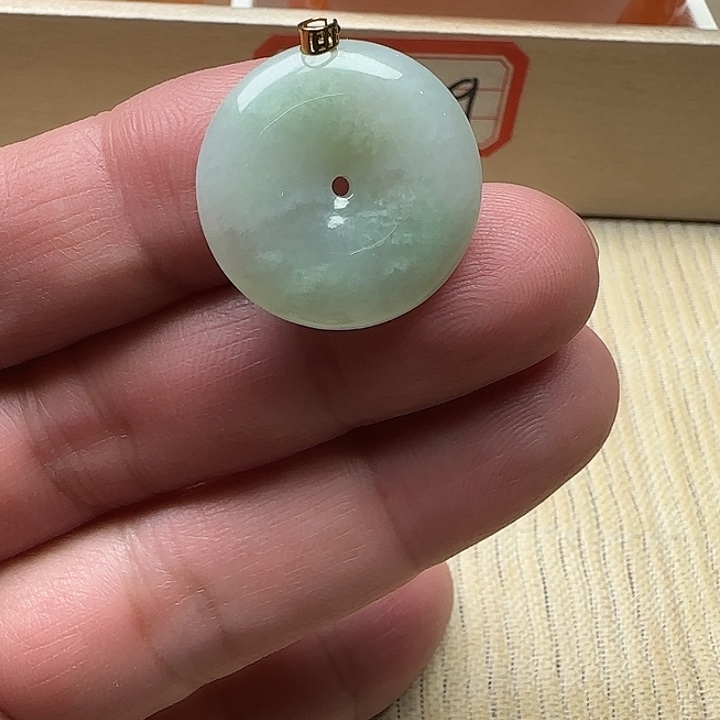 翡翠18K金镶嵌颈饰111111111111