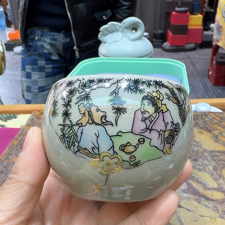 主人杯一个，瓷。。。