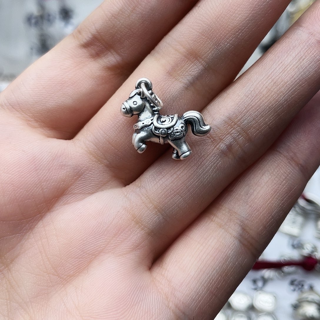 足银足银999祥云马