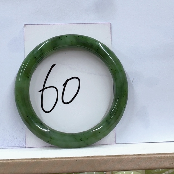 岁***歌和田玉手镯未镶嵌