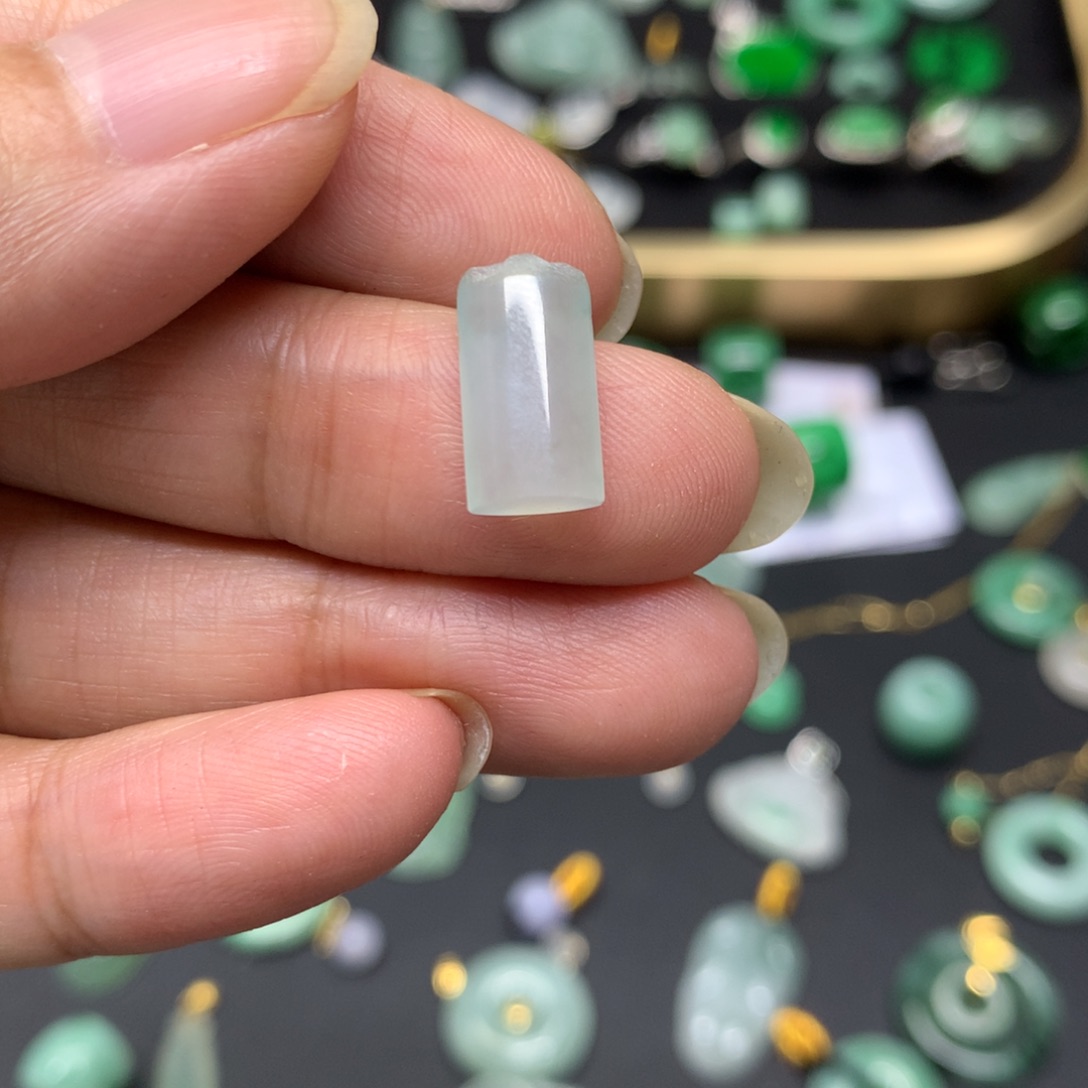 吊坠(不含链)未镶嵌翡翠有纹裂