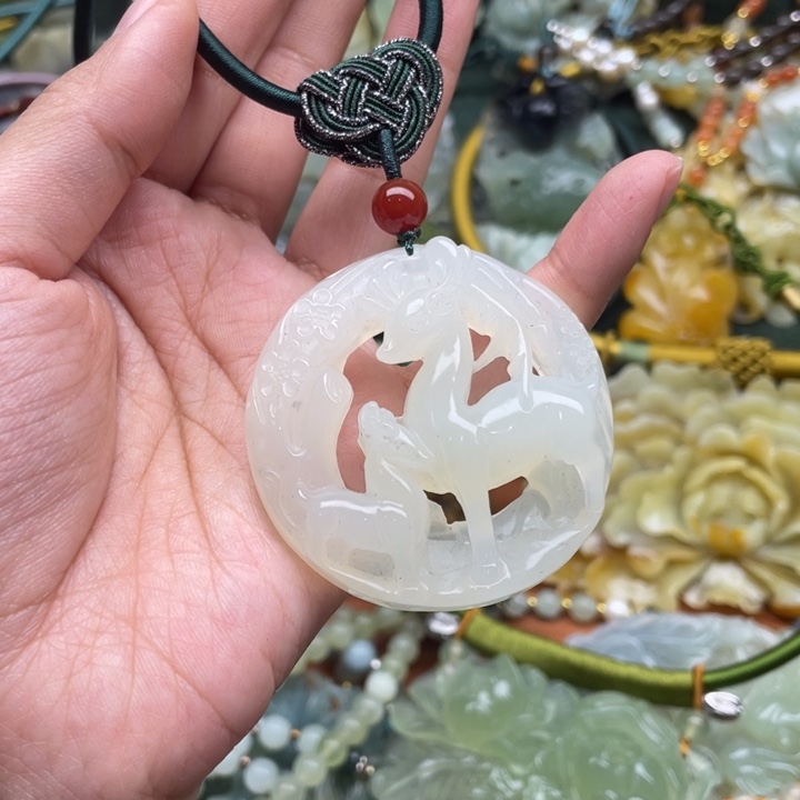 蛇纹石玉吊坠合金