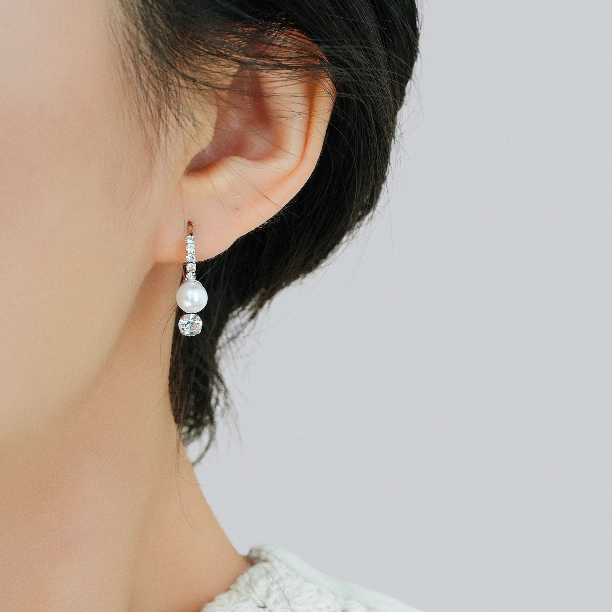 铜合金耳饰 镶锆爆闪气质珠珠耳扣高级感精致女耳环大气绝美耳钉