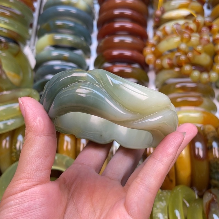 蛇纹石玉手镯未镶嵌孙*宝