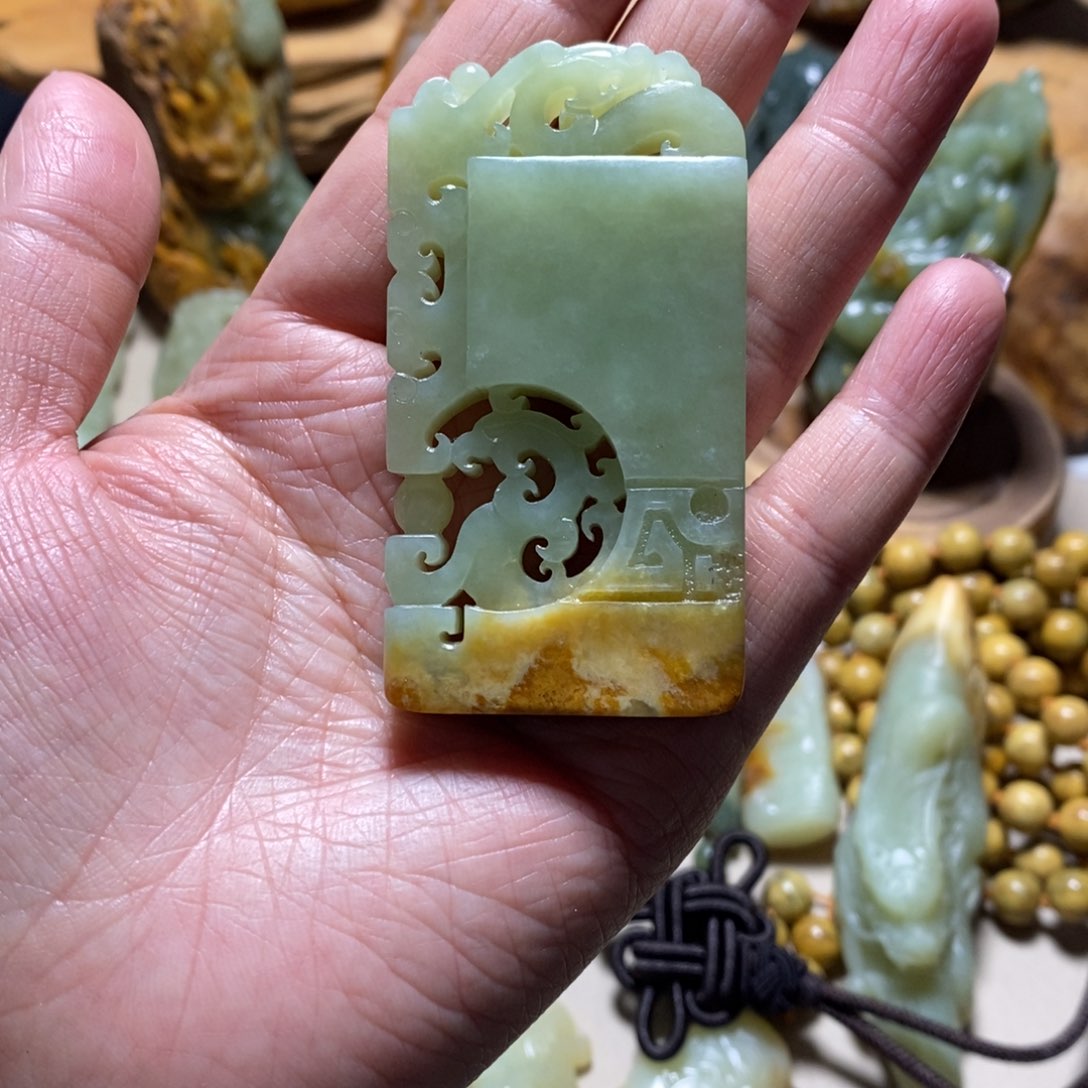 岫岩河磨玉（透闪石质玉）挂件未镶嵌骑*者