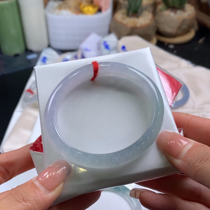 翡翠未镶嵌手镯55贵妃