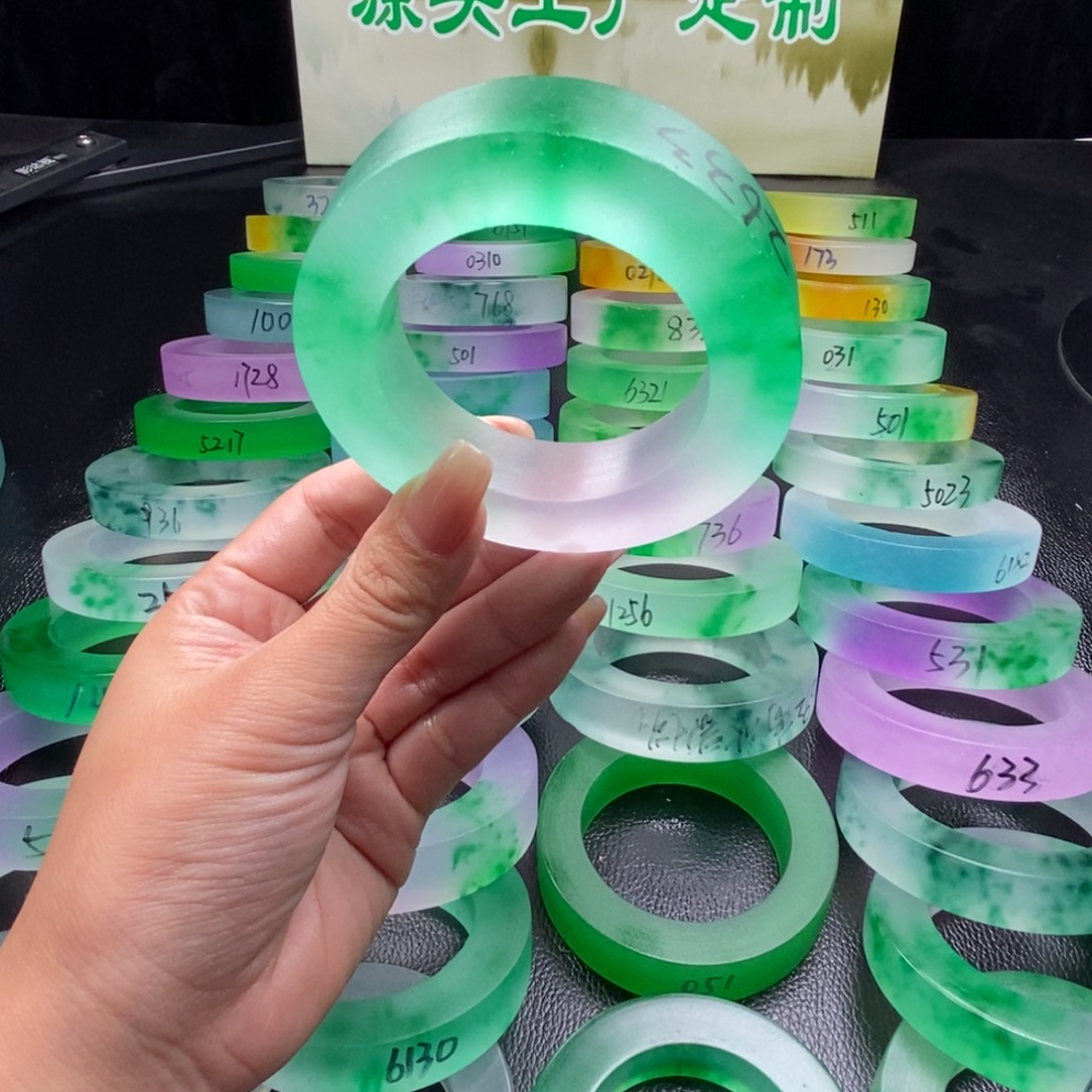 秀***。玉百搭时尚独龙翠手镯