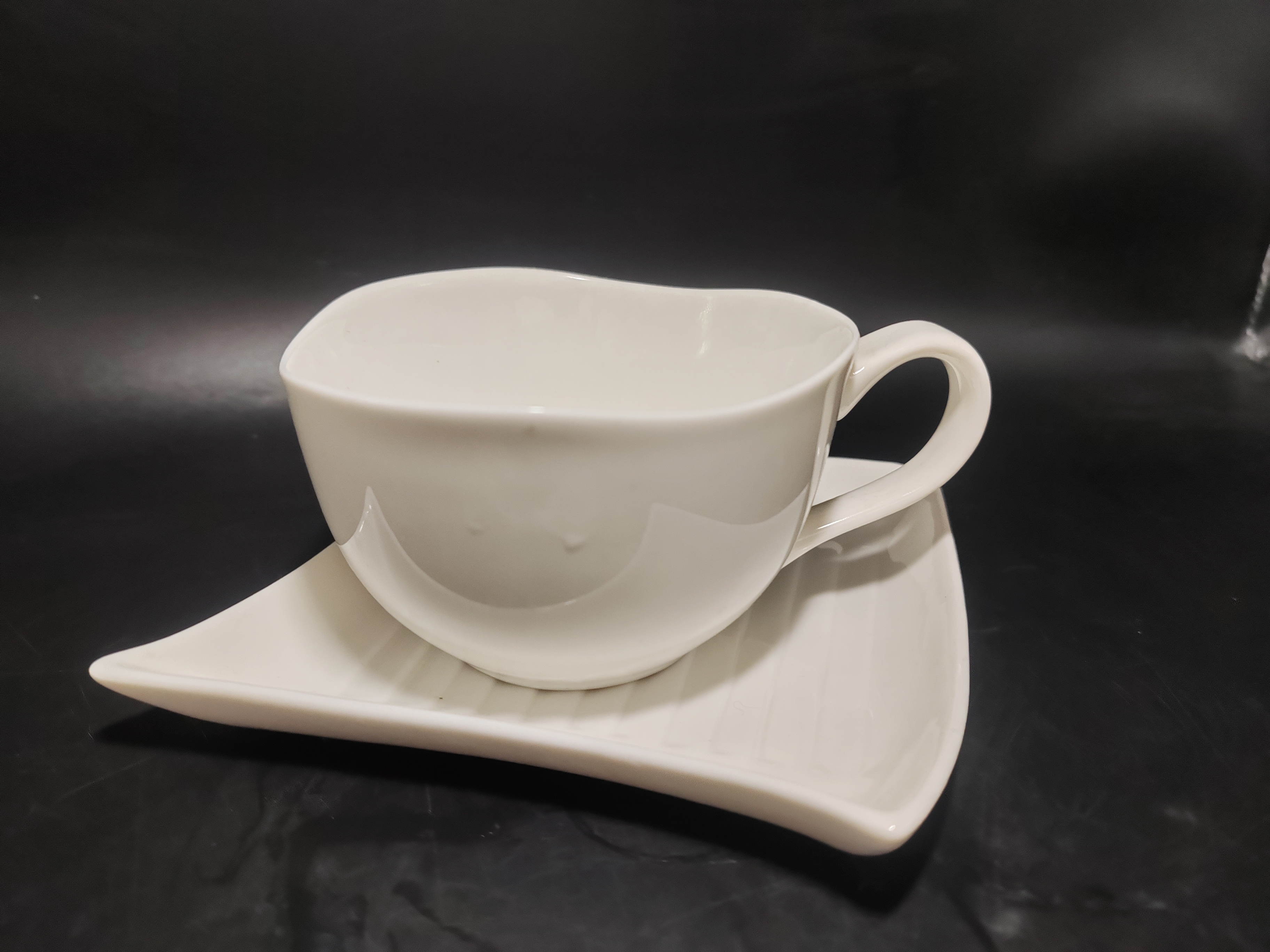 白瓷咖啡杯 01/95底部有款纯白陶瓷手工简约