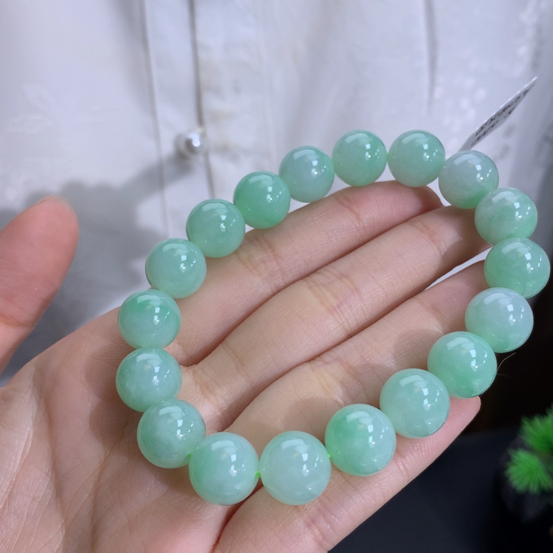 翡翠未镶嵌手串卡11.2细润淡果绿手串