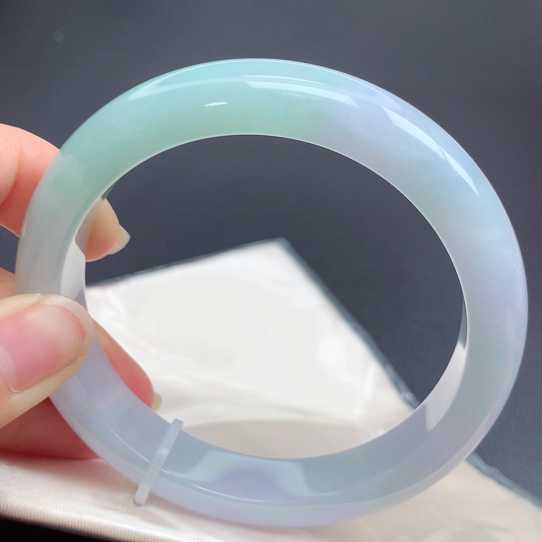 翡翠手镯未镶嵌62圈口