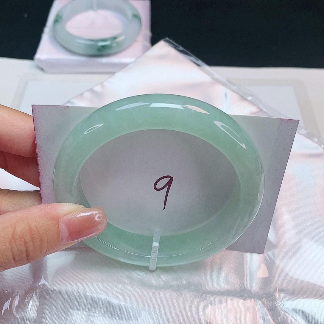 翡翠未镶嵌手镯 正圈58