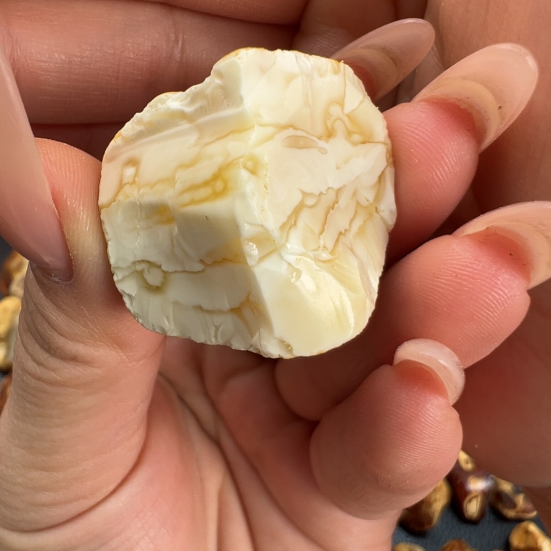 定制琥珀未镶嵌蜜蜡