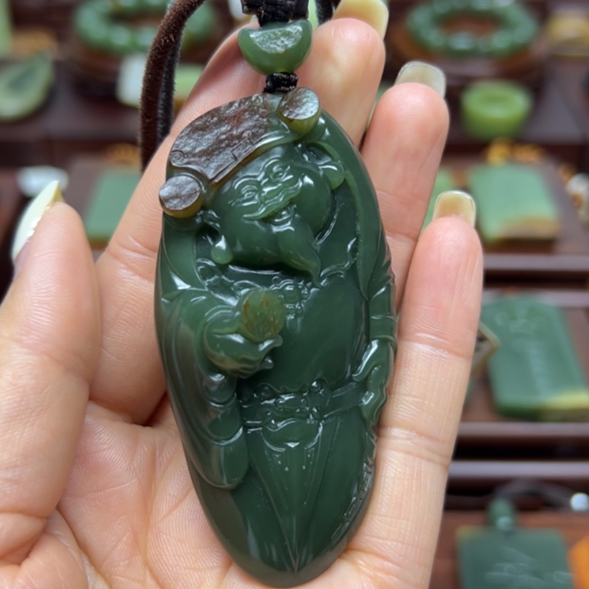 【闪购商品】未镶嵌岫岩河磨玉（透闪石质玉）把件山*财神