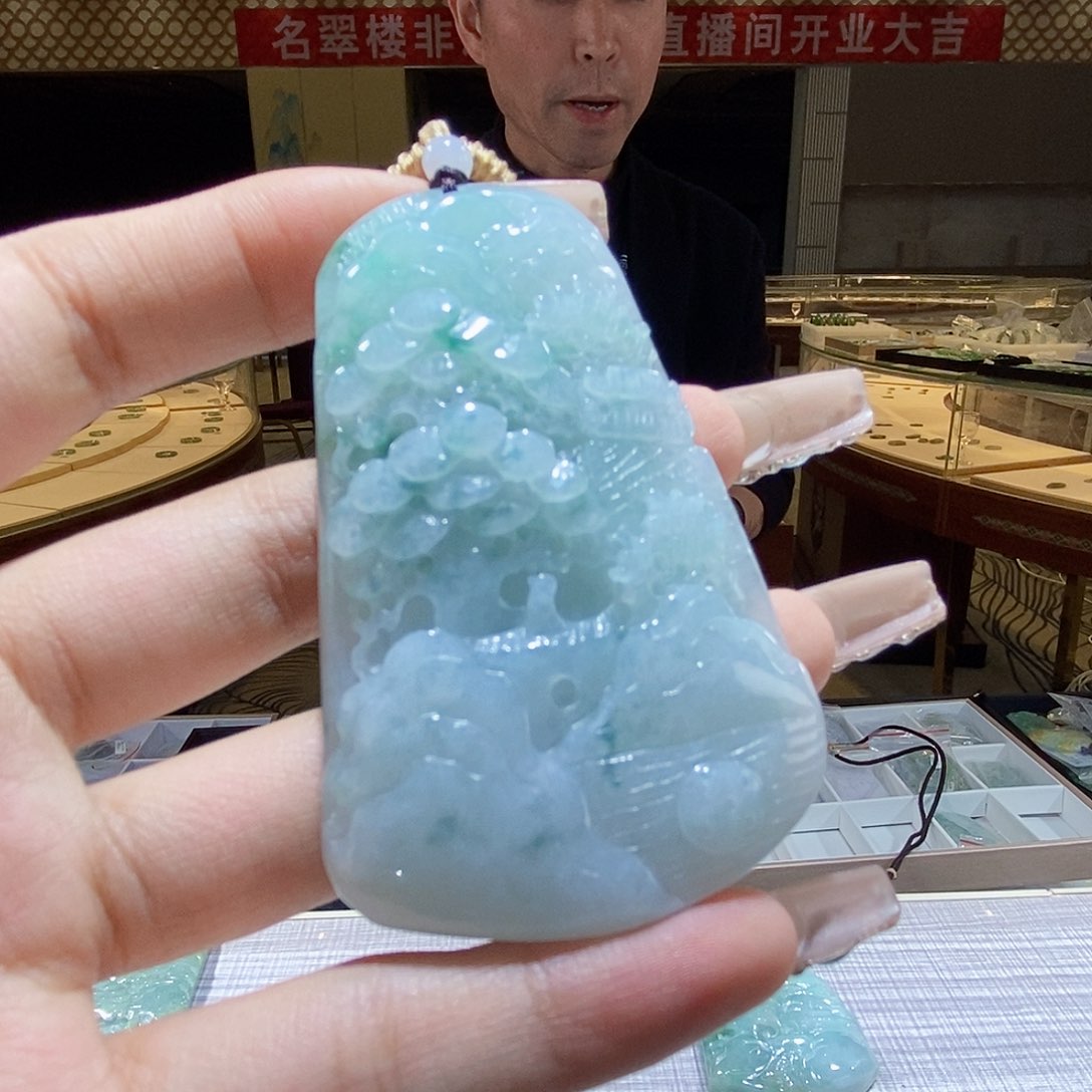 翡翠颈饰未镶嵌翡翠
