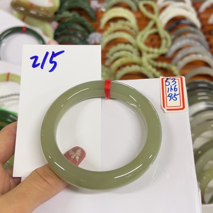 ໑****和田玉未镶嵌手镯