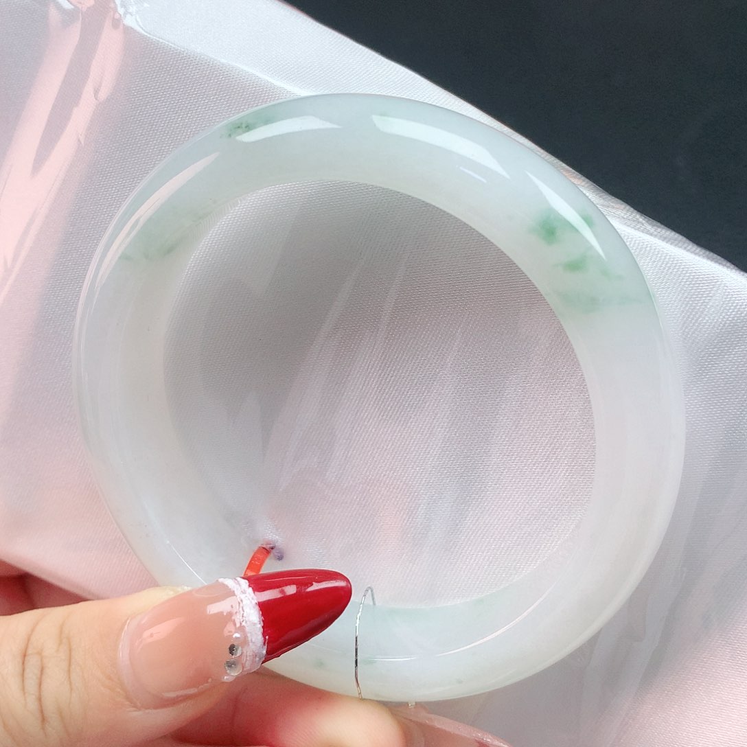 翡翠手镯未镶嵌56圈