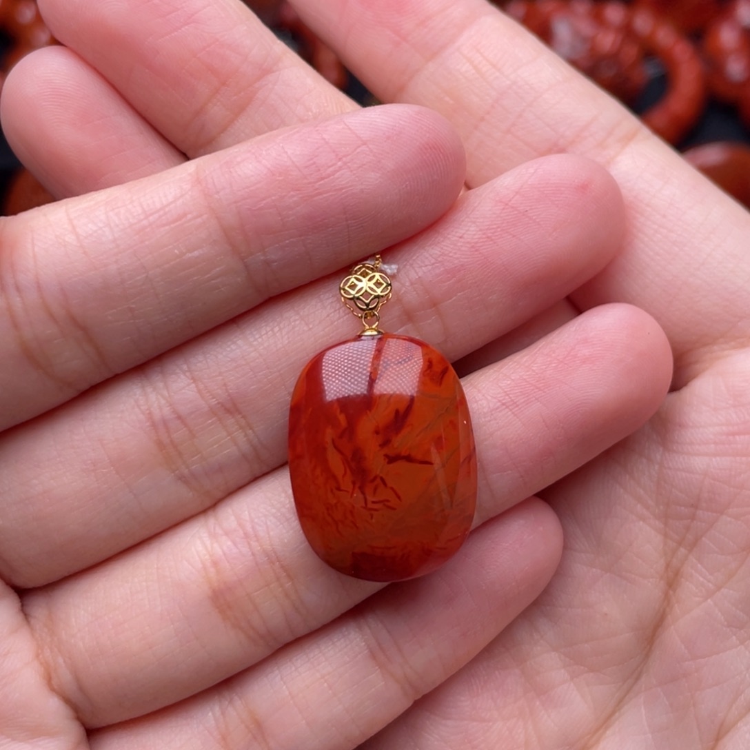 南红玛瑙18K金镶嵌珠宝奇石吊坠