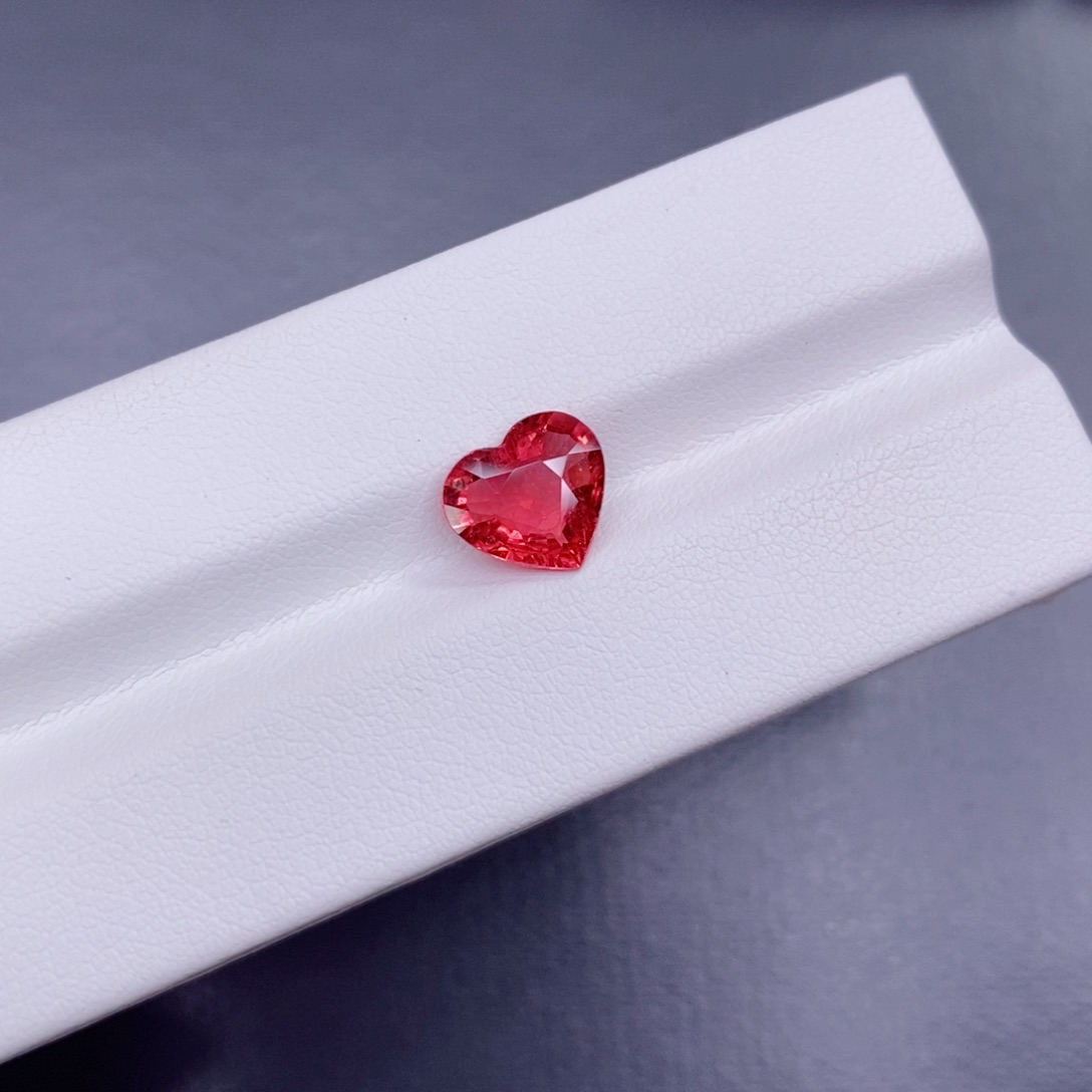 未镶嵌裸石碧玺2克拉