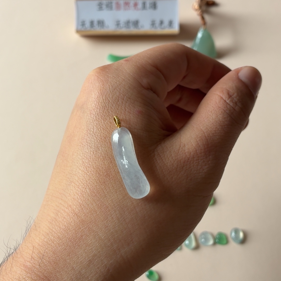 翡翠18K金镶嵌颈饰天然缅甸翡翠A货