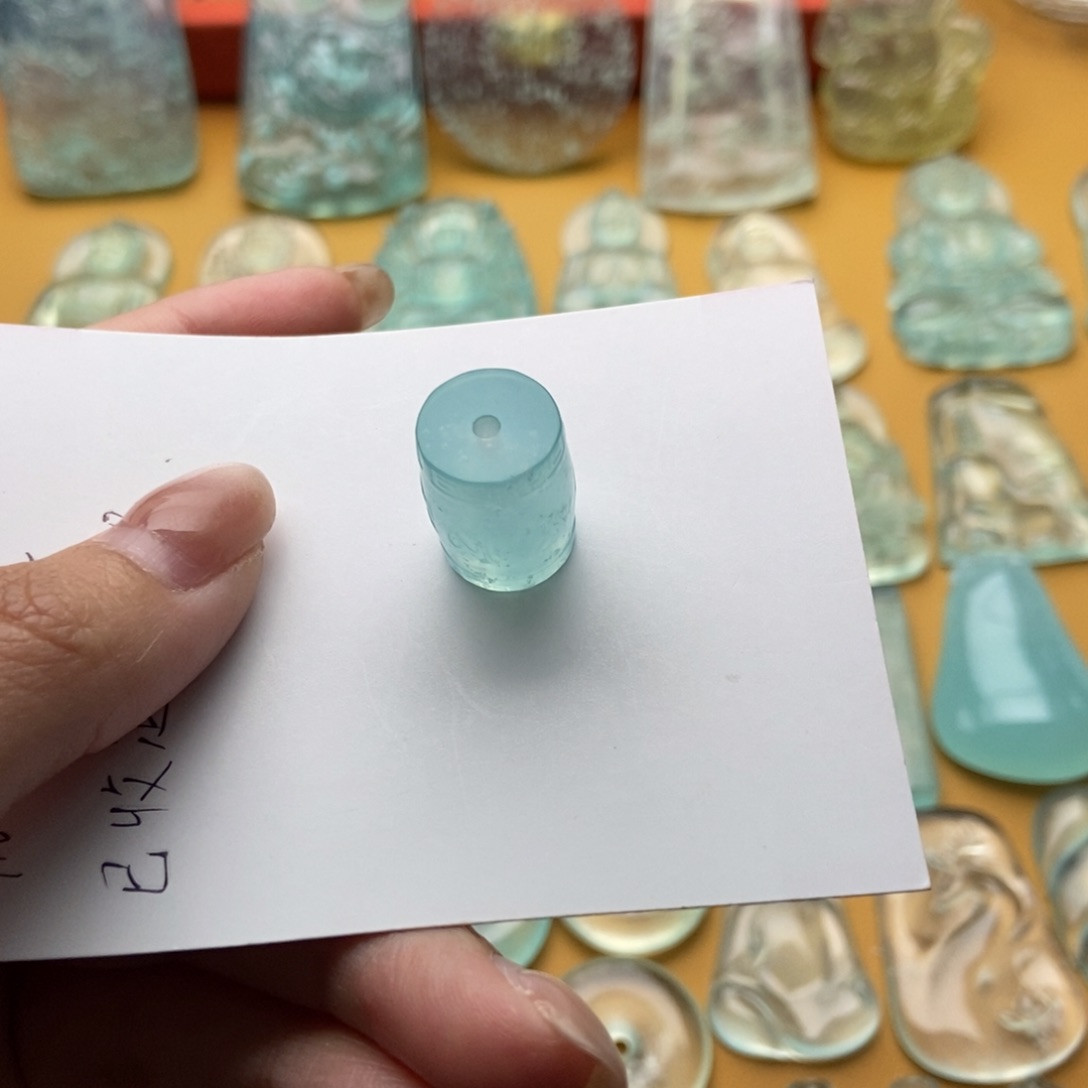 蛇纹石玉未镶嵌颈饰桶珠