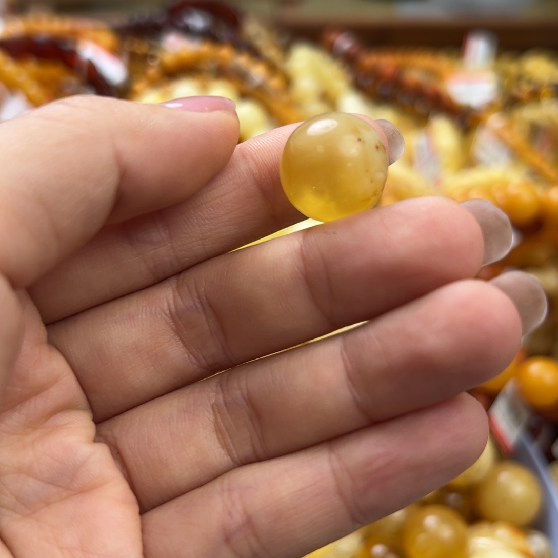 未镶嵌琥珀珠宝奇石