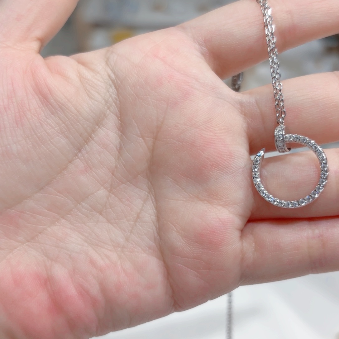 椿***、烤彩足银这家首饰真的很好看呀