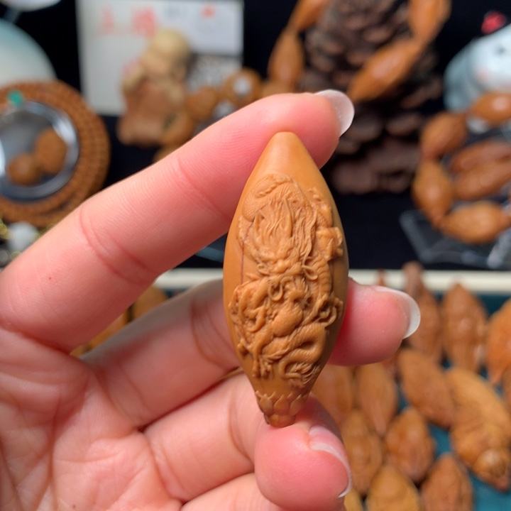 橄榄核把件生肖龙本命佛