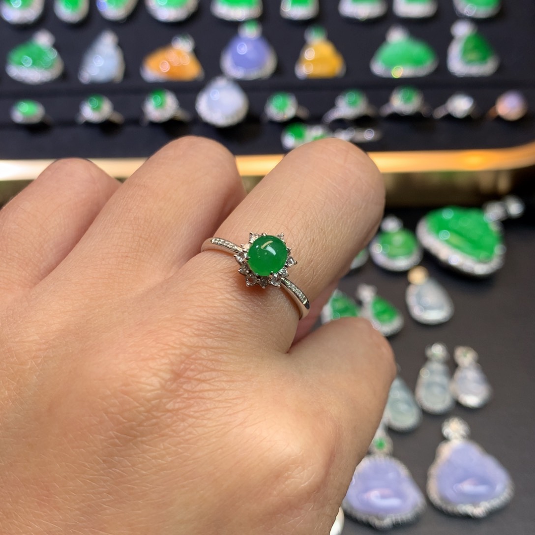 翡翠戒指18K金镶嵌绿