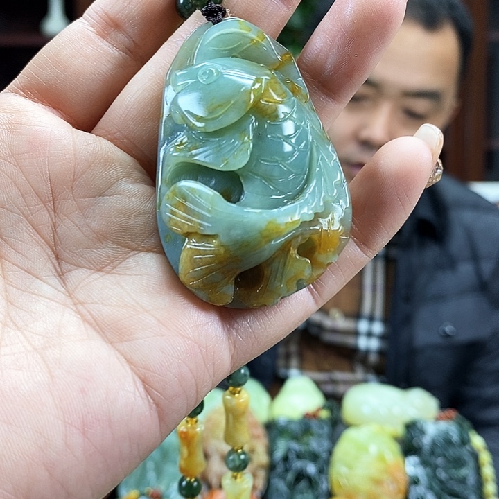 蛇纹石玉吊坠未镶嵌