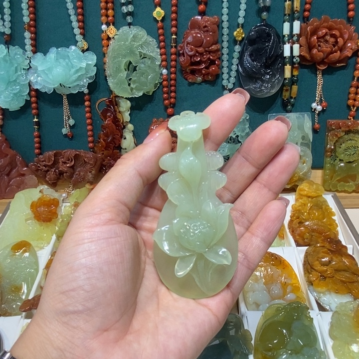 未镶嵌蛇纹石玉颈饰