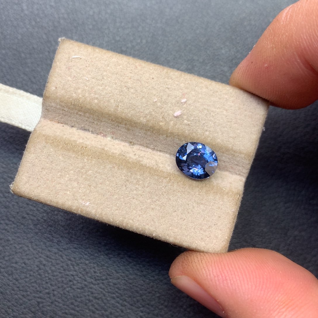 尖晶石裸石未镶嵌看***落2ct