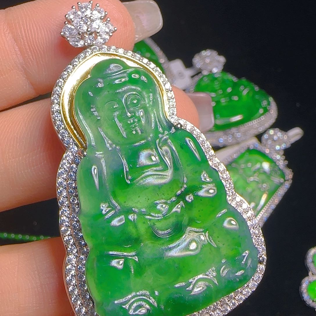 翡翠吊坠(赠链)未镶嵌