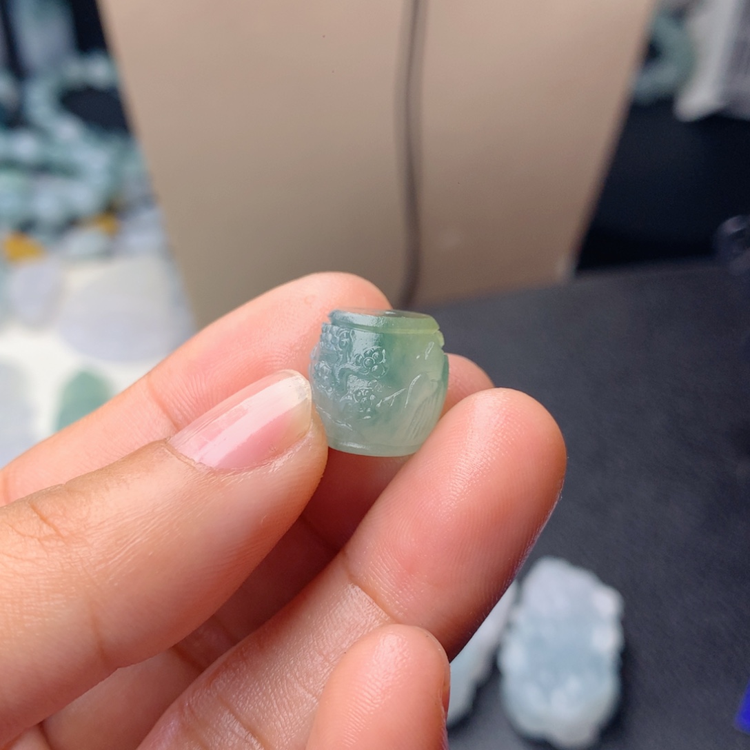 午***攸定制翡翠未镶嵌毛货抛光