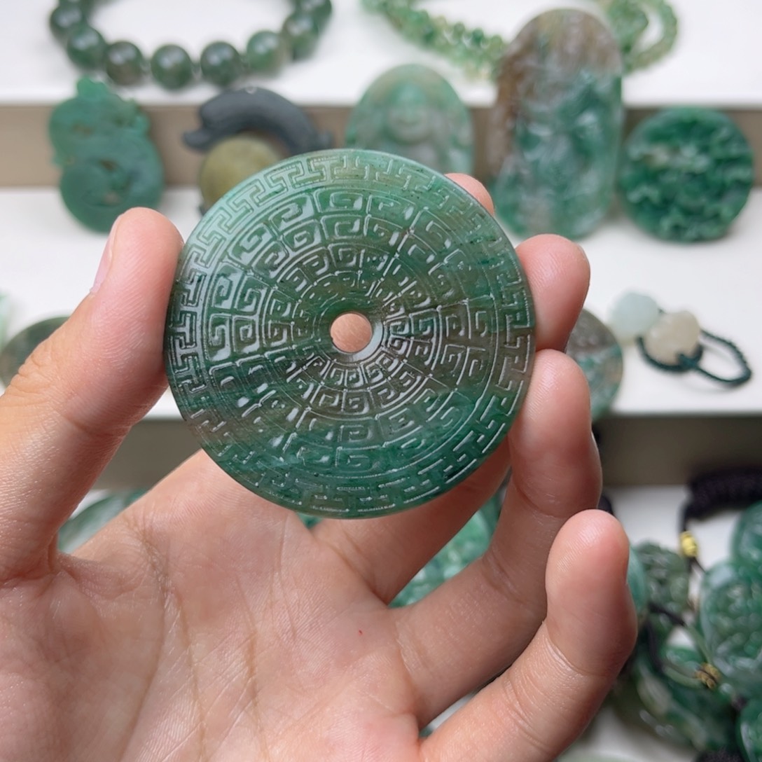 竹***业独山玉未镶嵌挂件